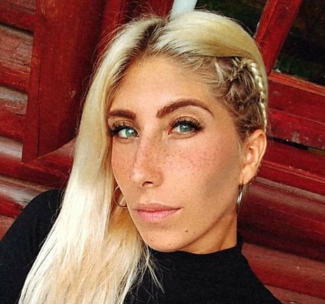 skinny shemale onlyfans free porn galleries