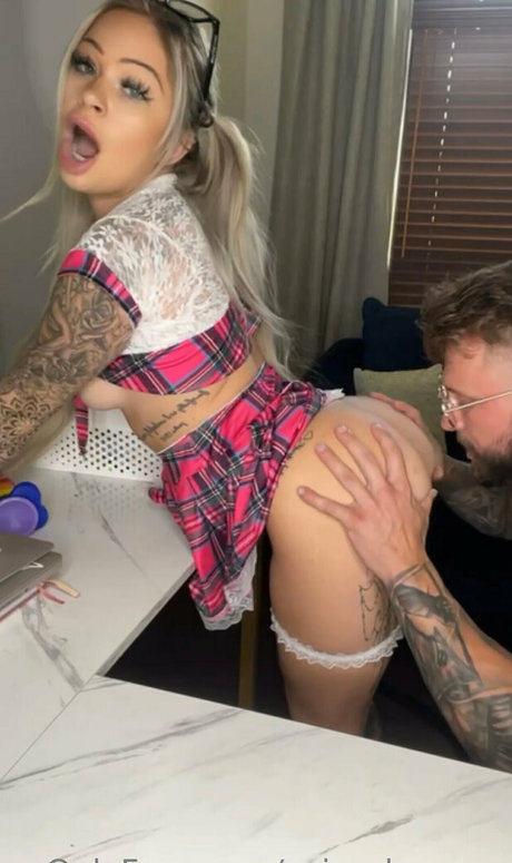 spicyshowsxx pornstar adult gallery