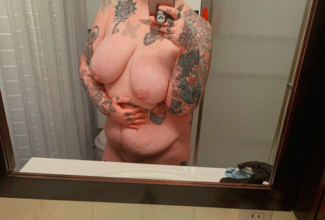 whalecupcake model erotic photo