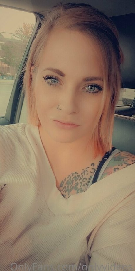 hairy pregnant onlyfans pornos image