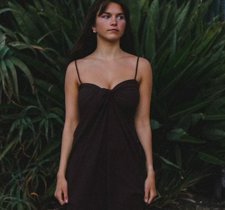 Chloe East xxx star picture