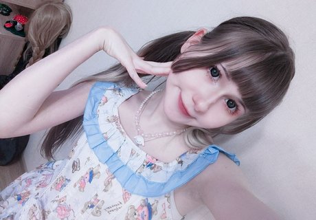 asainoshi nudes model gallery