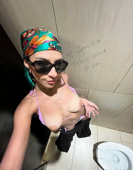 petite nude onlyfans naked pic