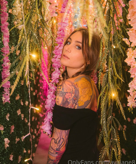 young onlyfans pornographic image