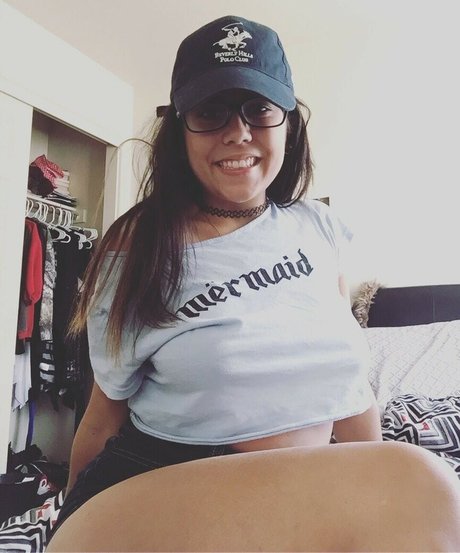 Angel Isais star nude pictures