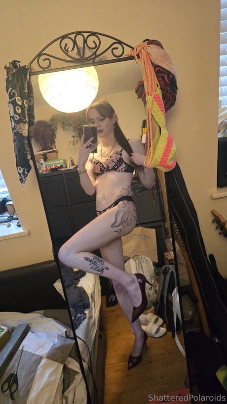 shatteredpolaroids naked actress pic