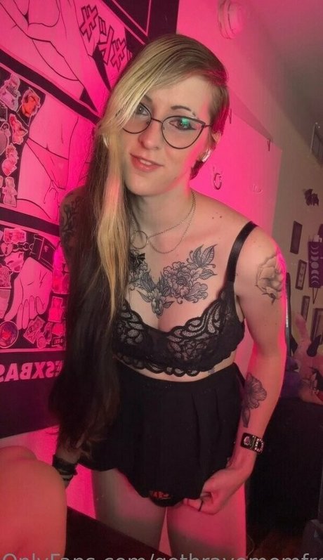 gothravemomfree perfect actress gallery