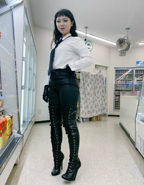 Mistress Orchid sex pornstar gallery