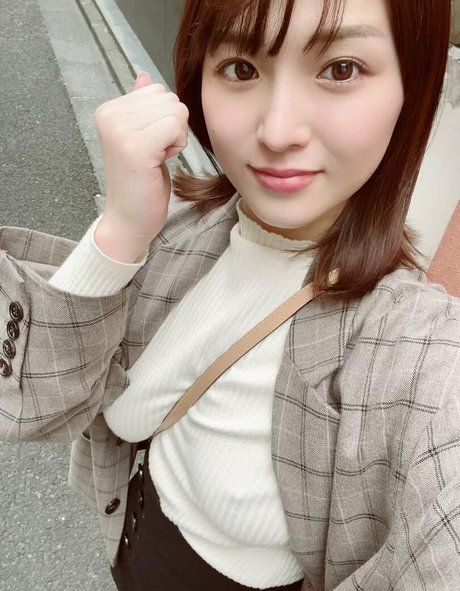 Minami 3s star erotic pic