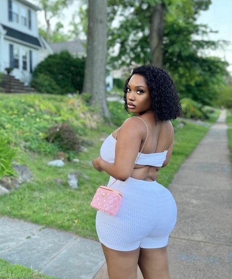 asian influencer onlyfans free image