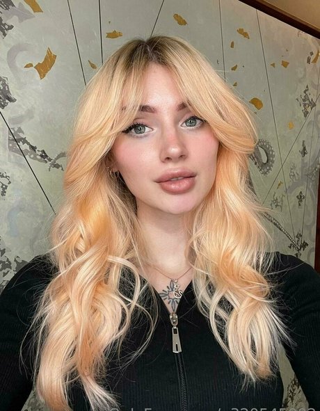 dinnyonly hot actress pictures