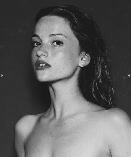 curvy shemale onlyfans beautiful naked picture