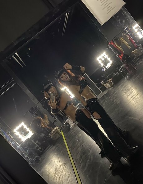 leahshines pornstar erotic pic