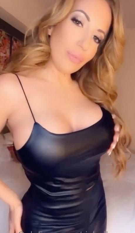 richelleryan model gallery