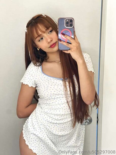 Laurarosales adult model photo