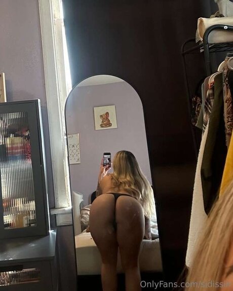 Sidissin model beautiful images