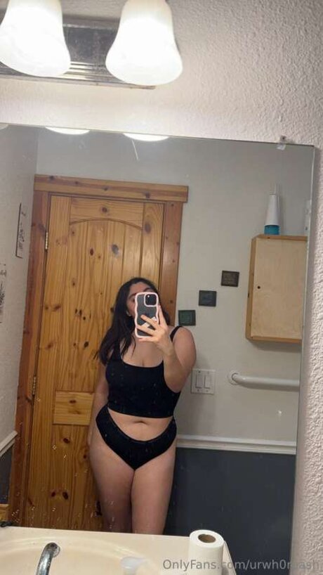 Urwh0reash model nude img