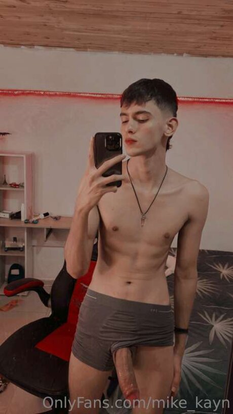 Mike Kayn star nude pic