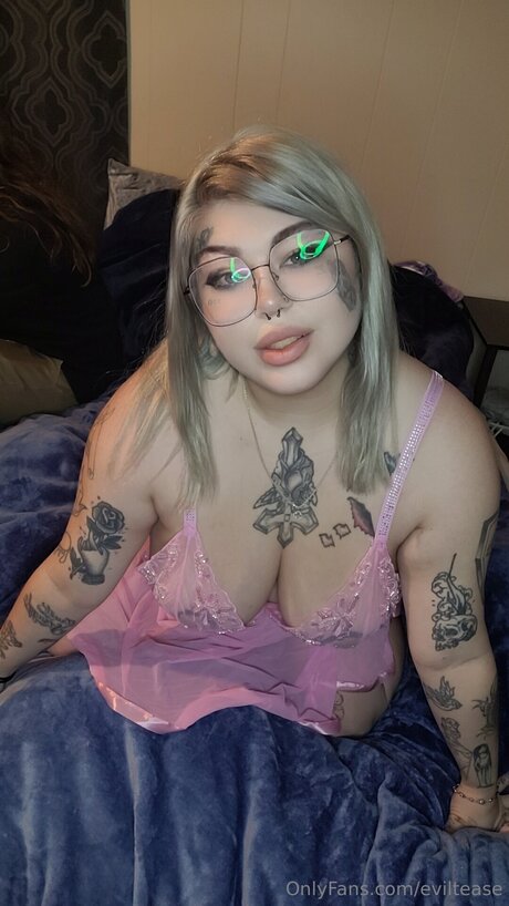 Eviltease pretty pornstar photos
