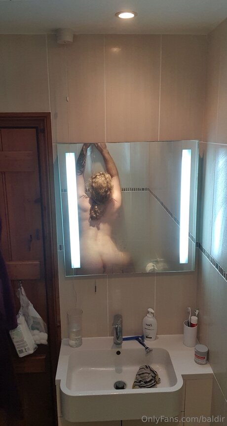 Baldir naked pornstar pic