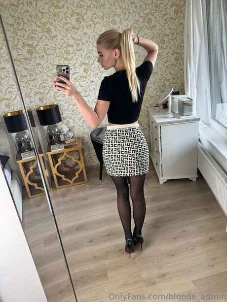 Blonde Admin model hot img