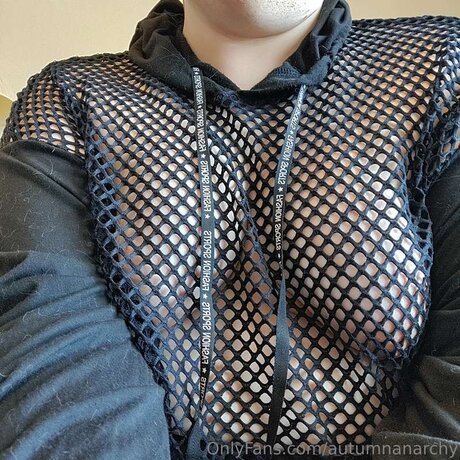 off grid onlyfans top pic