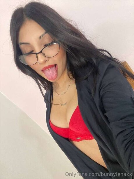 Its Emilyy model erotic pic