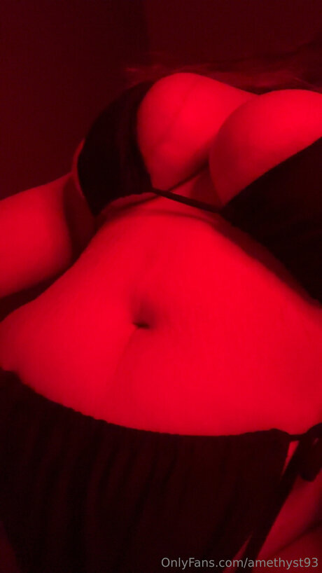 Amethyst93 sex model picture