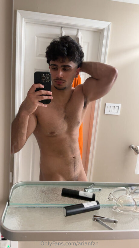 Arianfzn model adult pictures