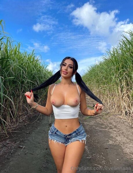 Evelinnaaa pretty pornstar pictures