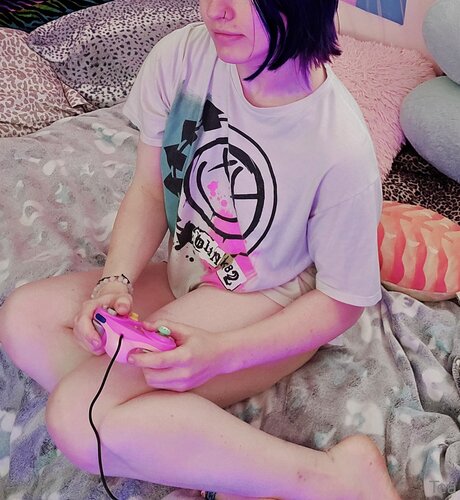 Naughtyleopard naked model images