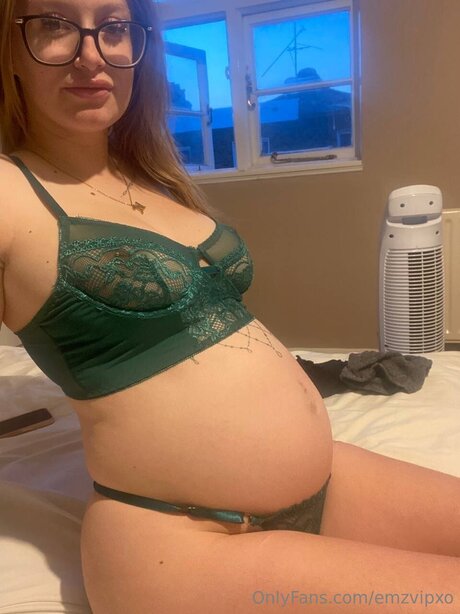 Emzvipxo nudes actress photo