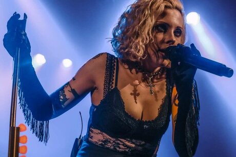 Heather Baron Gracie naked model pictures