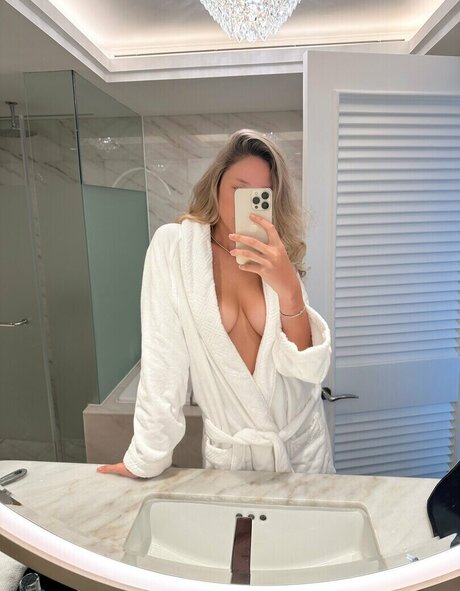 Olivia May NYC model sex pic