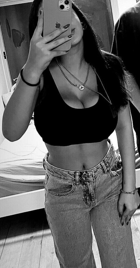 Pelegsaar pornstar nude image