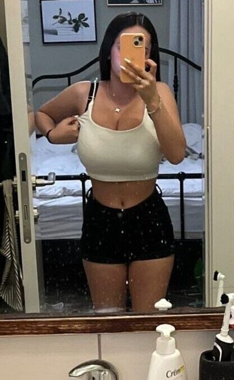 Pelegsaar xxx model pictures