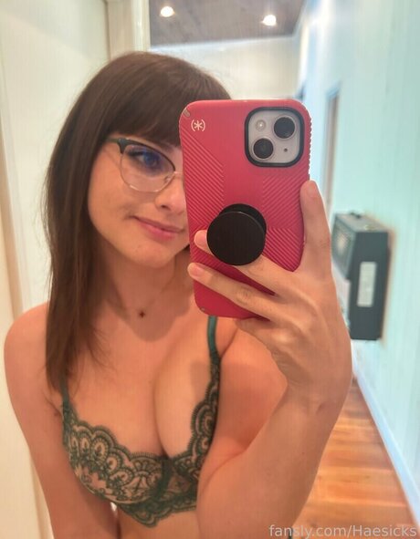 Haesicks pretty model picture