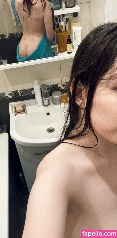 lesbian fingering onlyfans best photos