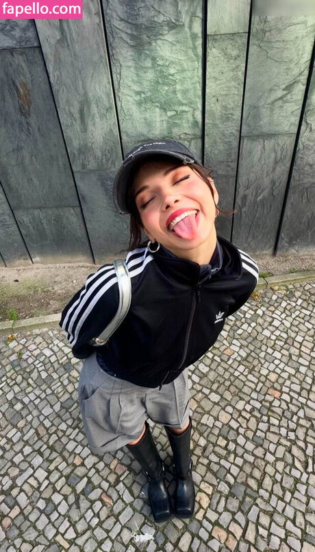 Nina Chuba model sexy img