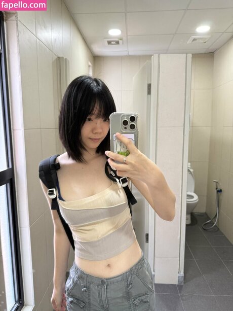 cyerripaws naked model image