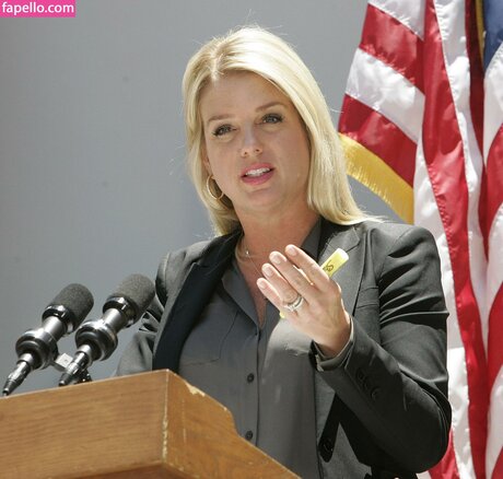 Pam Bondi exclusive actress image