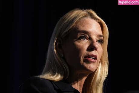 Pam Bondi best star images