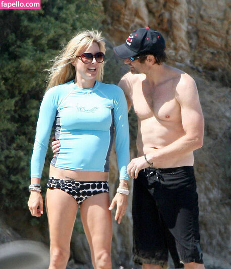 T a Leoni erotic pornstar pictures