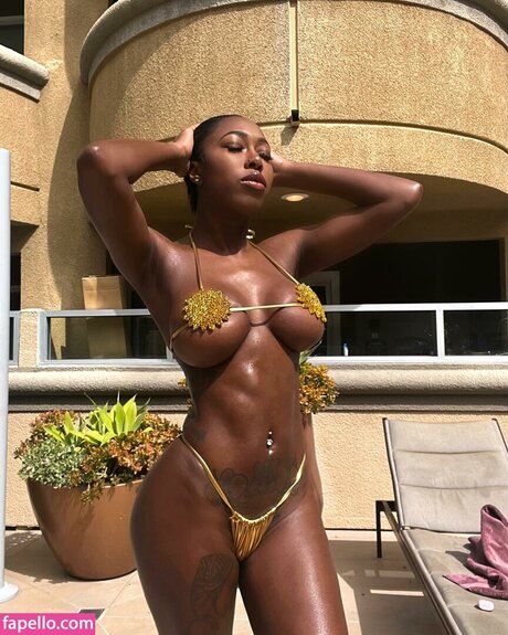 female popular onlyfans erotic pics