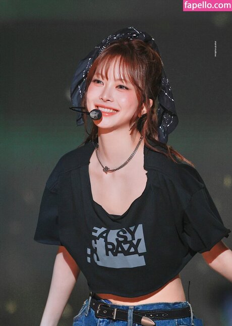 Hong Eunchae_ sexy star pic