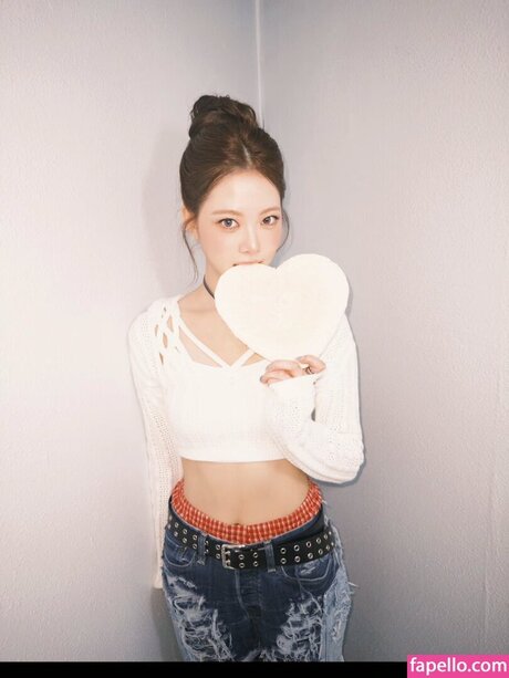 Hong Eunchae_ sexy star pics