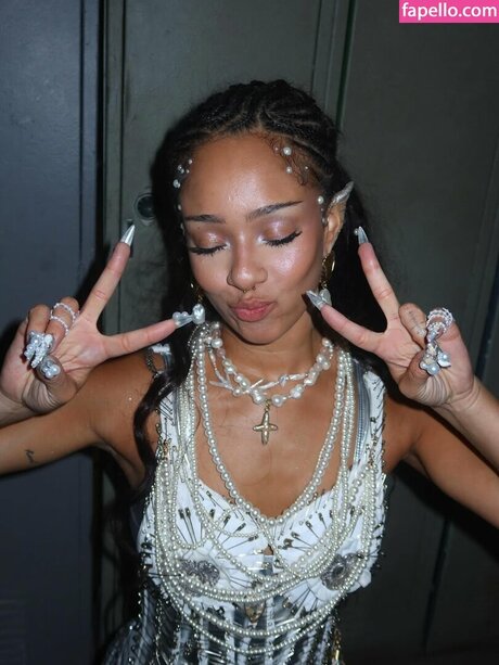 Manon Bannerman star hot photo