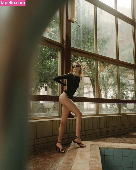 Xenaex naked model pic