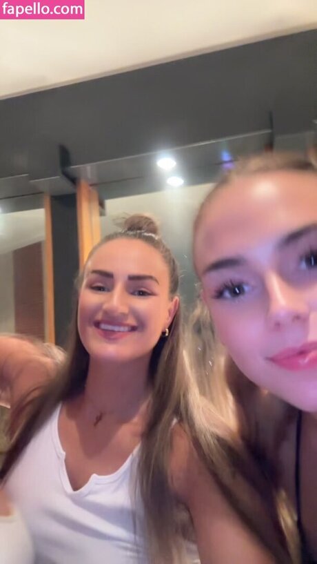 pollyanna isabella pornographic model pics