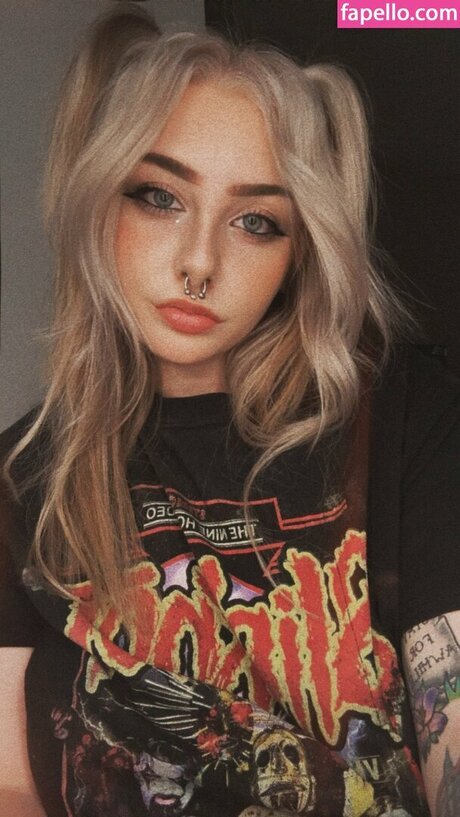 Kassmeinthepits pretty model photo